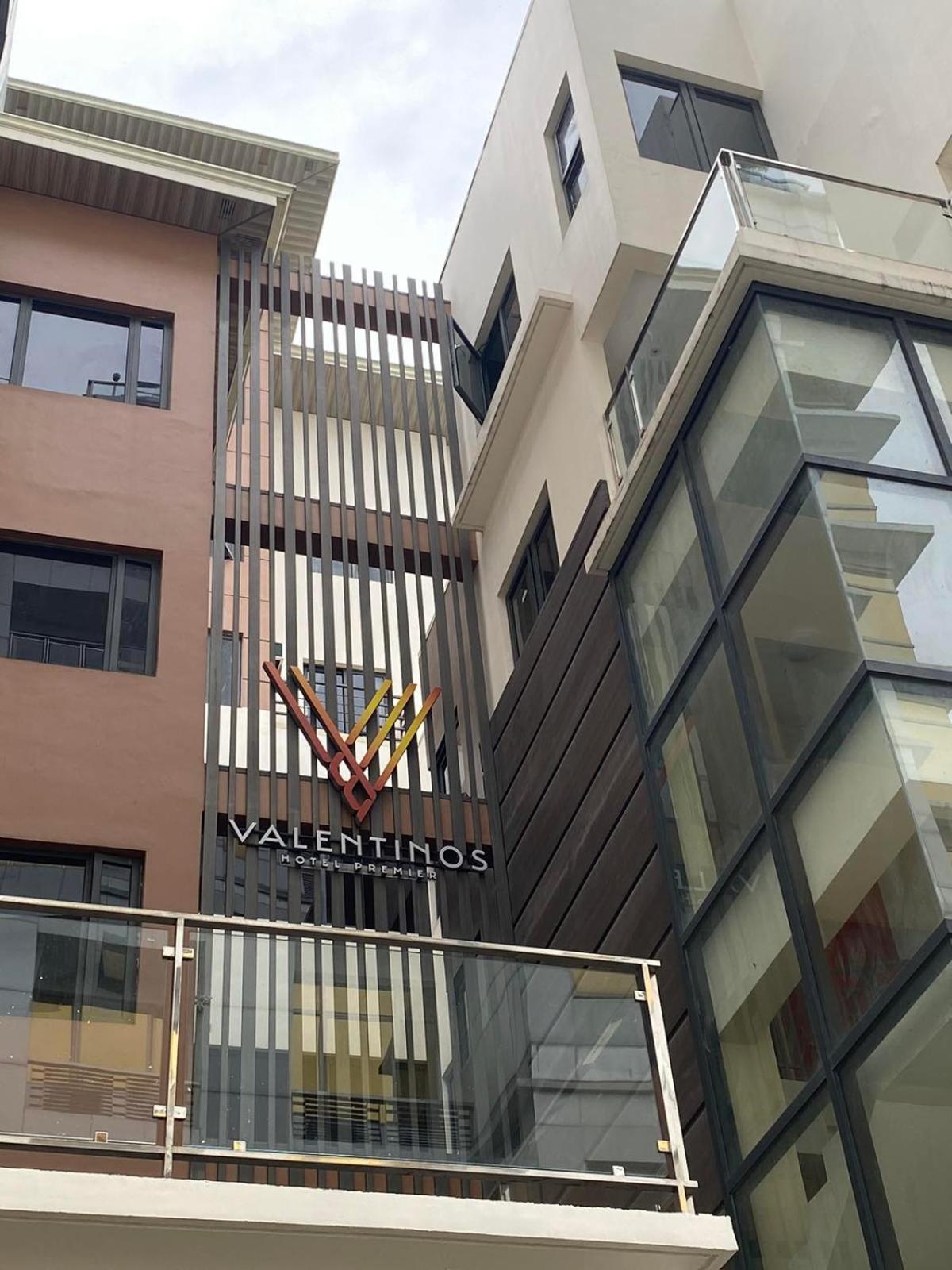 Valentino'S Hotel Angeles Exterior photo